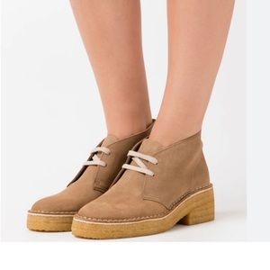 WOMENS CLARKS ARISA DESERT BOOT Size 8